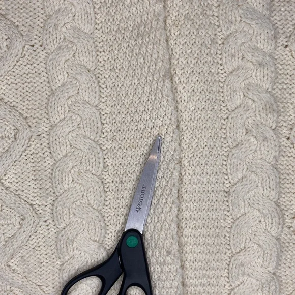 Inis Craft Merino Wool Cable Knit Cardigan: Size Medium - Picture 5 of 11